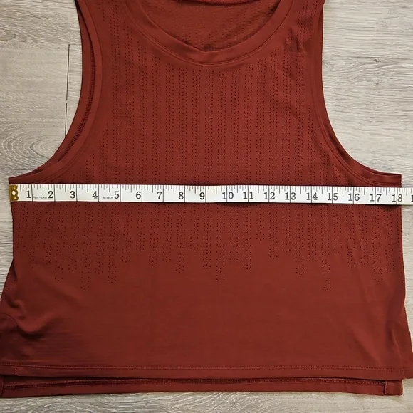 Lululemon Train to Be Tank Top Stripe Rain Stripe Savannah Size 8 - Picture 3 of 6